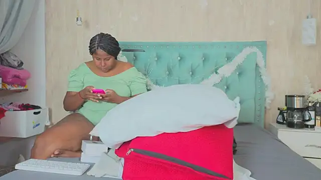 Snapshot of Alexa_roussee chatting on 12-19-25, 12:56 Alexa roussee online show from 12-19-25, 12:56