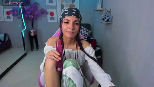 Dafne huges online show from 12-14-24, 10:50