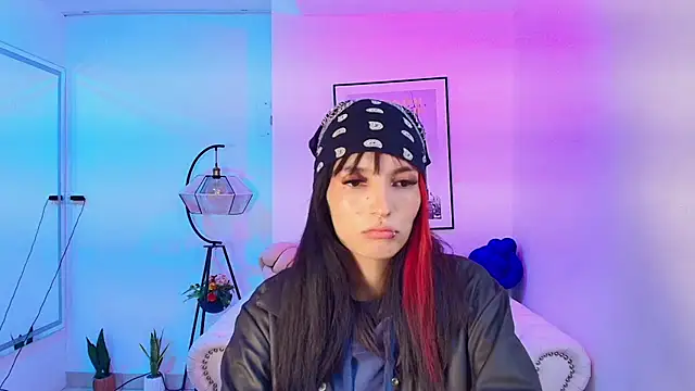 Dafne huges online show from 01-14-25, 12:35