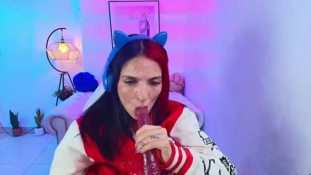 Dafne huges online show from 01-19-25, 03:21