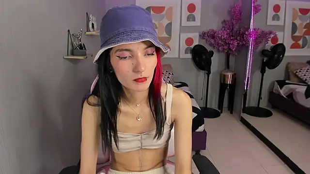 Dafne huges online show from 01-31-25, 01:33