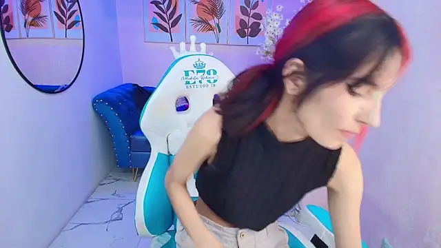 Dafne huges online show from 09-26-25, 07:40