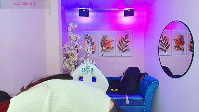 Dafne huges online show from 10-20-25, 07:25