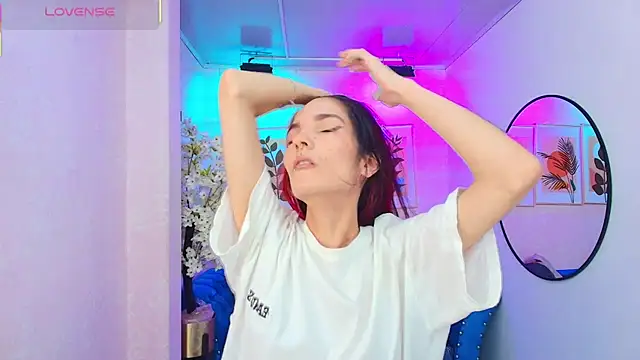 Dafne huges online show from 11-05-25, 07:14