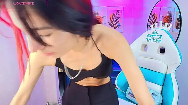 Dafne huges online show from 11-18-25, 07:29