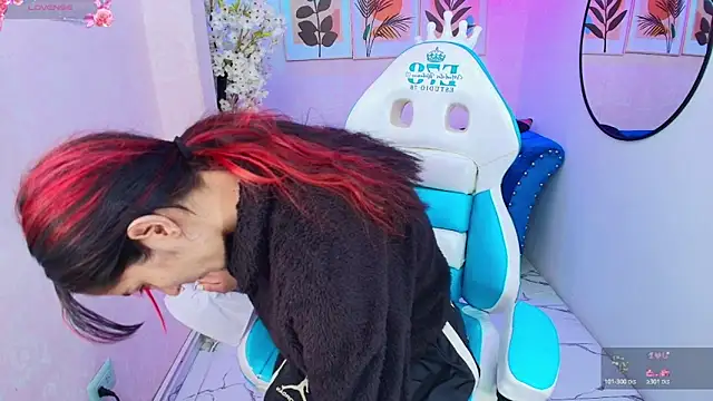 Dafne huges online show from 11-19-25, 07:14