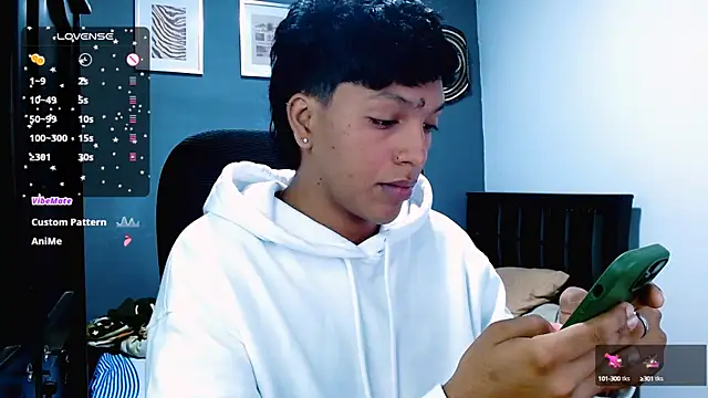 Snapshot of Xander_bonnet1 chatting on 01-28-25, 05:03 Xander bonnet1 online show from 01-28-25, 05:03