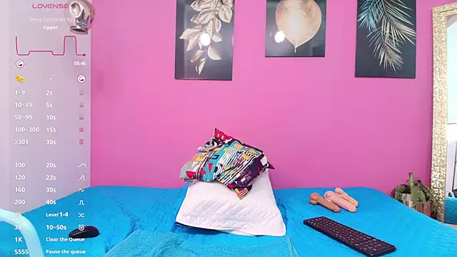 Snapshot of petitelittleebony chatting on 01-20-25, 10:15 petitelittleebony online show from 01-20-25, 10:15