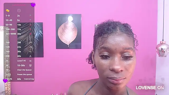 Snapshot of petitelittleebony chatting on 03-06-25, 07:10 petitelittleebony online show from 03-06-25, 07:10