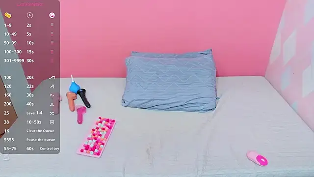 Snapshot of petitelittleebony chatting on 09-10-25, 08:09 petitelittleebony online show from 09-10-25, 08:09