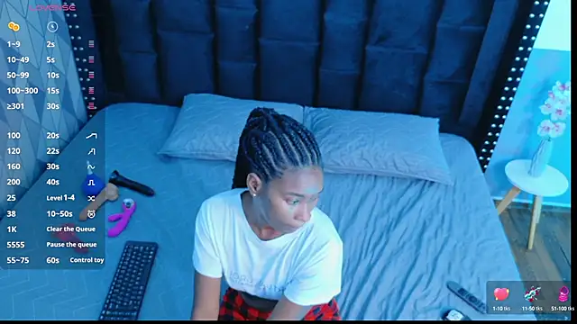 Snapshot of petitelittleebony chatting on 09-17-25, 07:59 petitelittleebony online show from 09-17-25, 07:59