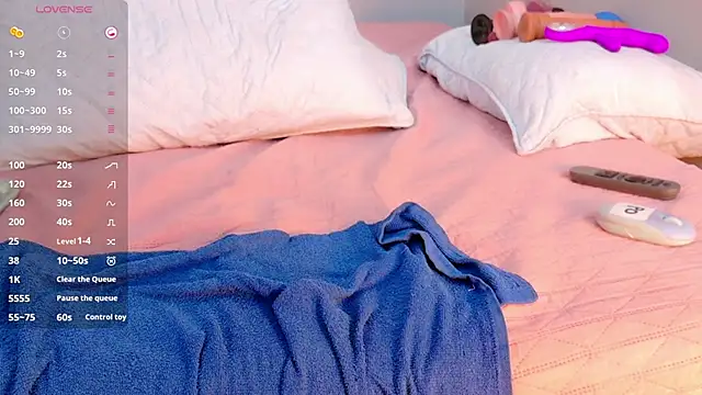 Snapshot of petitelittleebony chatting on 09-22-25, 12:23 petitelittleebony online show from 09-22-25, 12:23