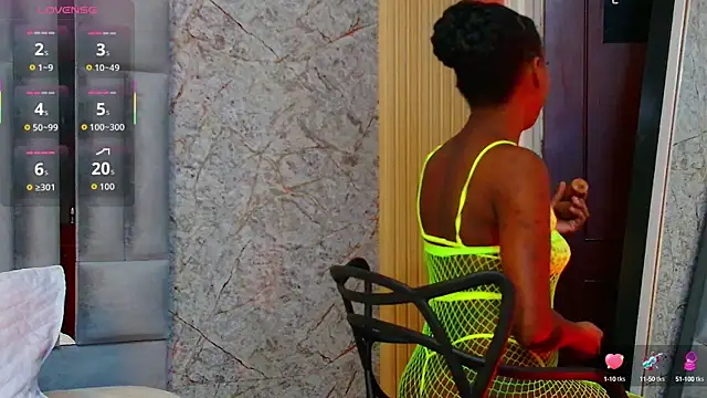 Snapshot of petitelittleebony chatting on 10-16-25, 02:56 petitelittleebony online show from 10-16-25, 02:56