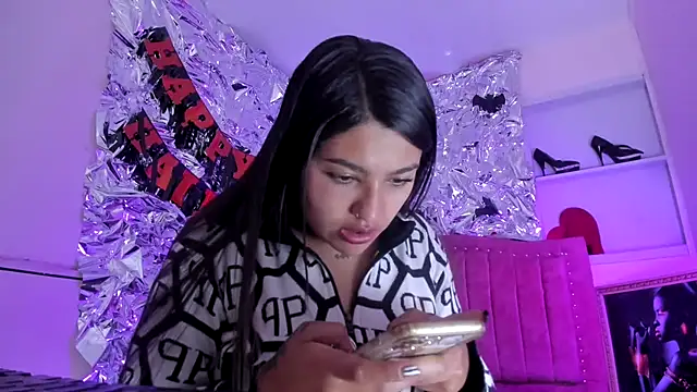 SarahStones online show from 11-02-25, 12:18