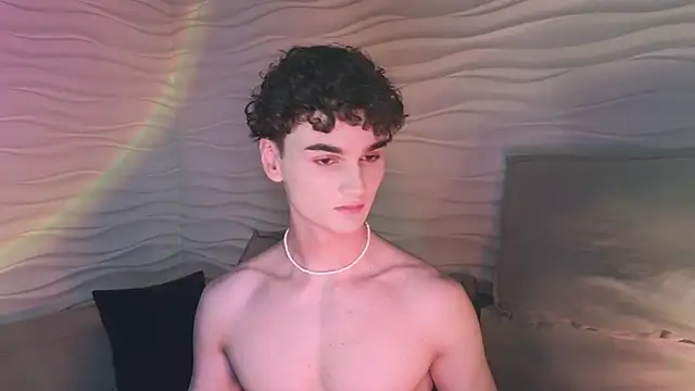 Snapshot of adam_21cm__ chatting on 12-19-24, 04:46 adam 21cm   online show from 12-19-24, 04:46