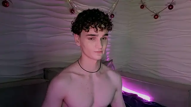 Snapshot of adam_21cm__ chatting on 12-27-24, 08:18 adam 21cm   online show from 12-27-24, 08:18