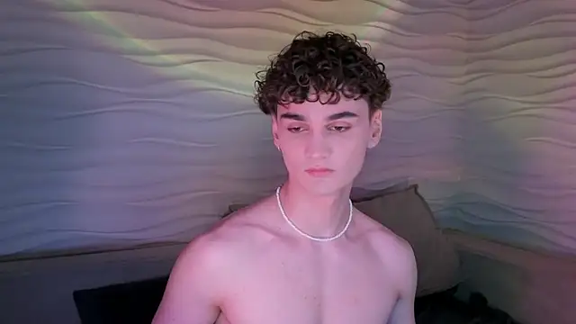 Snapshot of adam_21cm__ chatting on 02-07-25, 04:35 adam 21cm   online show from 02-07-25, 04:35