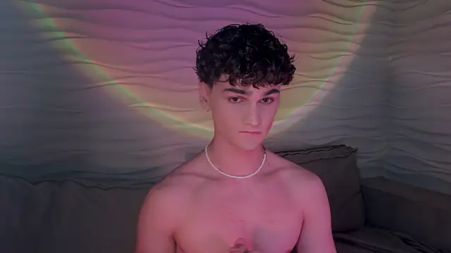 Snapshot of adam_21cm__ chatting on 02-16-25, 04:32 adam 21cm   online show from 02-16-25, 04:32