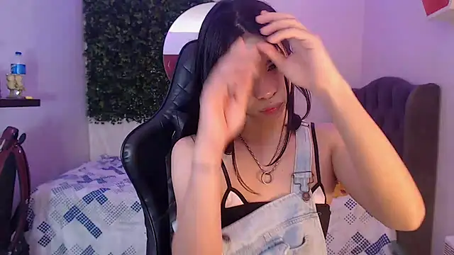 Snapshot of andy_bell_x chatting on 02-08-25, 05:18 andy bell x online show from 02-08-25, 05:18