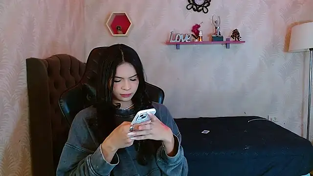 Snapshot of andy_bell_x chatting on 09-26-25, 05:22 andy bell x online show from 09-26-25, 05:22