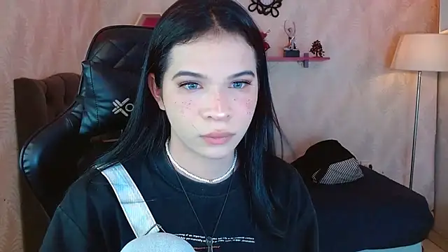 Snapshot of andy_bell_x chatting on 09-28-25, 06:13 andy bell x online show from 09-28-25, 06:13