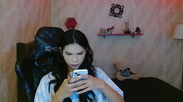 Snapshot of andy_bell_x chatting on 10-13-25, 05:51 andy bell x online show from 10-13-25, 05:51