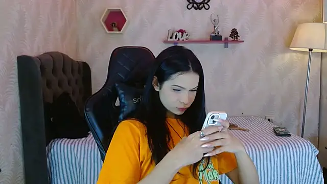 Snapshot of andy_bell_x chatting on 10-20-25, 06:03 andy bell x online show from 10-20-25, 06:03