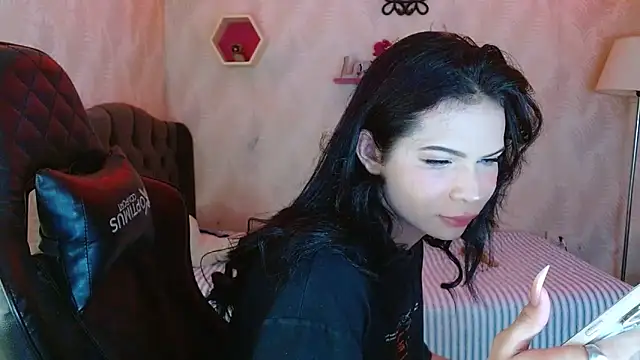 Snapshot of andy_bell_x chatting on 10-22-25, 05:08 andy bell x online show from 10-22-25, 05:08