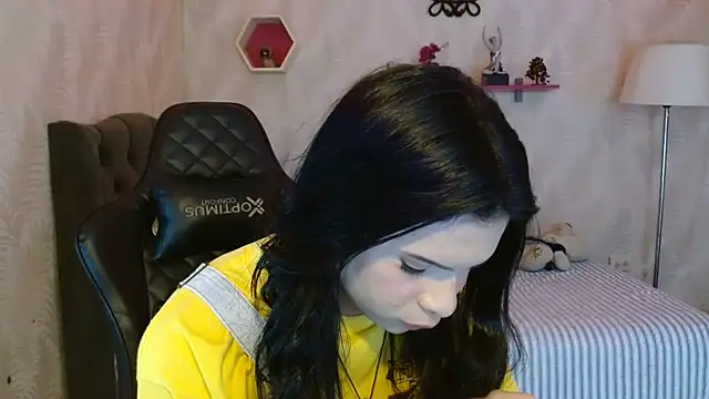 Snapshot of andy_bell_x chatting on 10-23-25, 05:40 andy bell x online show from 10-23-25, 05:40