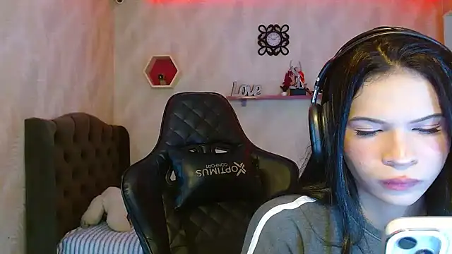 Snapshot of andy_bell_x chatting on 10-24-25, 06:54 andy bell x online show from 10-24-25, 06:54