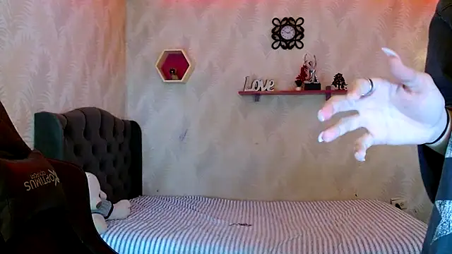 Snapshot of andy_bell_x chatting on 10-26-25, 02:39 andy bell x online show from 10-26-25, 02:39