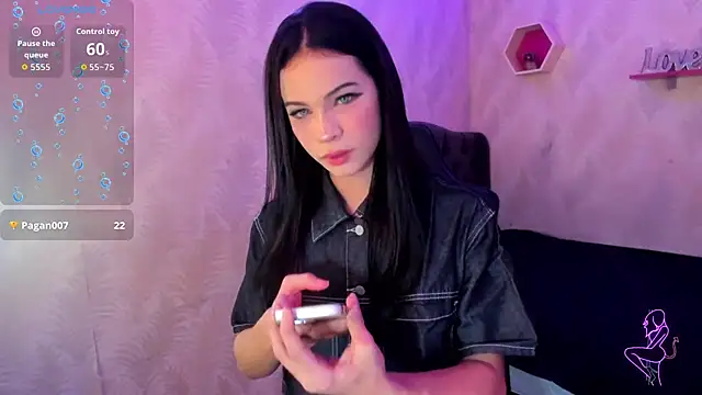 Snapshot of andy_bell_x chatting on 11-24-25, 02:44 andy bell x online show from 11-24-25, 02:44