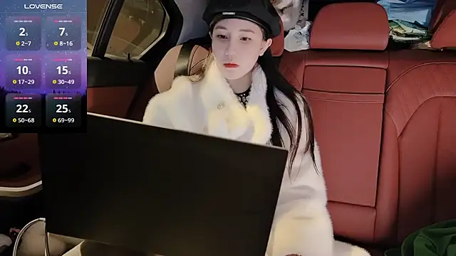 Snapshot of newwell chatting on 12-30-24, 01:36 newwell online show from 12-30-24, 01:36