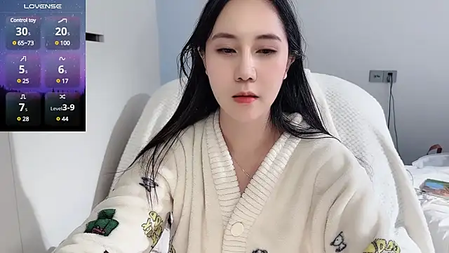 Snapshot of newwell chatting on 03-16-25, 08:21 newwell online show from 03-16-25, 08:21