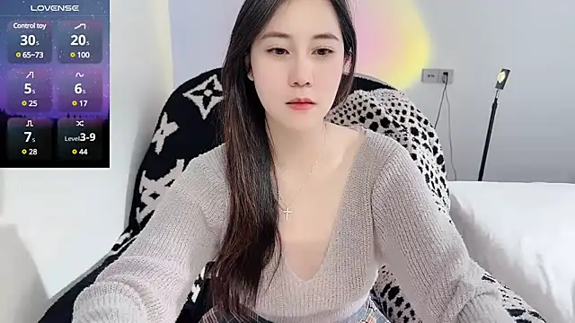 Snapshot of newwell chatting on 03-18-25, 02:36 newwell online show from 03-18-25, 02:36