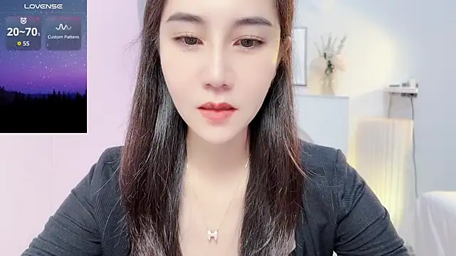 Snapshot of newwell chatting on 10-20-25, 02:17 newwell online show from 10-20-25, 02:17