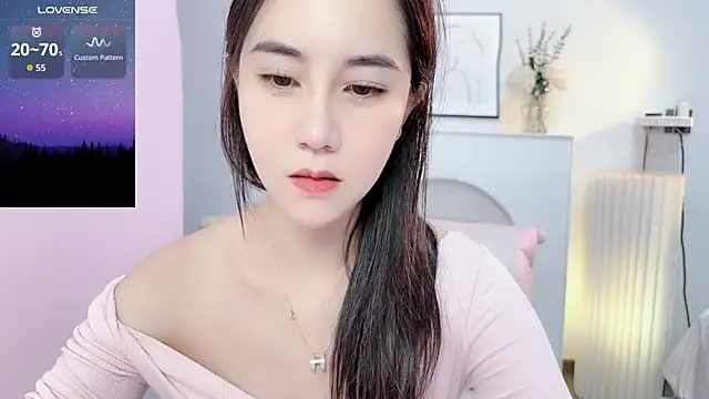 Snapshot of newwell chatting on 10-21-25, 02:51 newwell online show from 10-21-25, 02:51