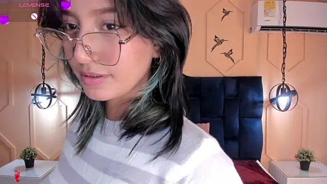 Snapshot of Yazmin_rouse chatting on 12-12-24, 02:22 Yazmin rouse online show from 12-12-24, 02:22