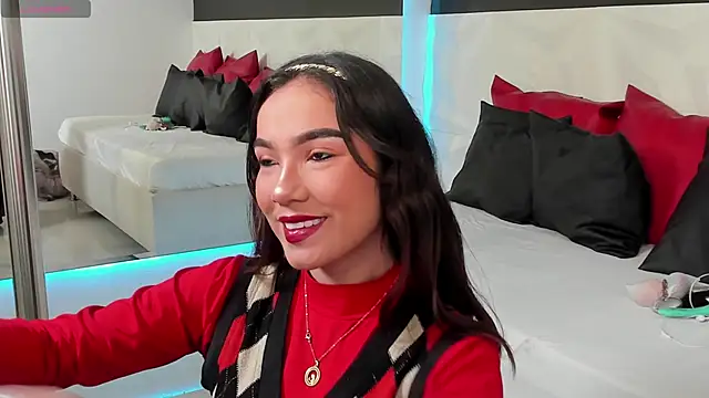 Snapshot of scarlet_castro chatting on 01-27-25, 11:54 scarlet castro online show from 01-27-25, 11:54