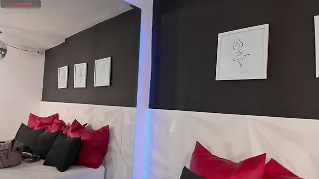 Snapshot of scarlet_castro chatting on 10-03-25, 04:48 scarlet castro online show from 10-03-25, 04:48