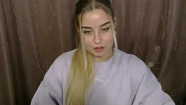 Snapshot of KristyHoney chatting on 12-18-24, 09:47 KristyHoney online show from 12-18-24, 09:47