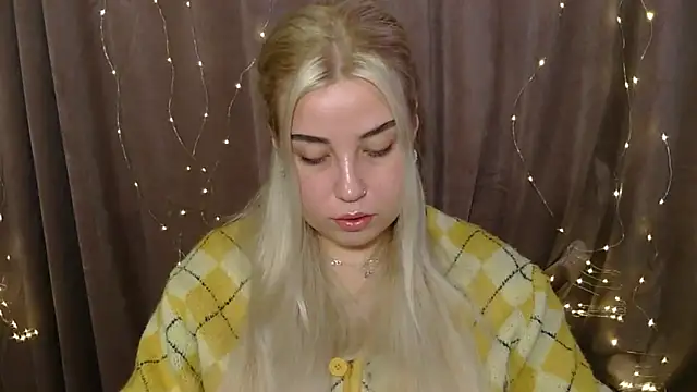 Snapshot of KristyHoney chatting on 12-20-24, 07:01 KristyHoney online show from 12-20-24, 07:01