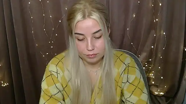 Snapshot of KristyHoney chatting on 12-20-24, 10:05 KristyHoney online show from 12-20-24, 10:05