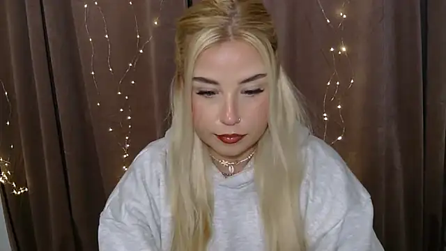 Snapshot of KristyHoney chatting on 01-06-25, 06:25 KristyHoney online show from 01-06-25, 06:25