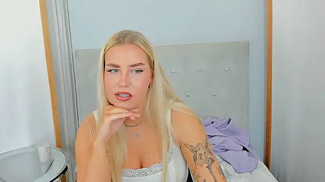 Snapshot of KristyHoney chatting on 02-23-25, 06:17 KristyHoney online show from 02-23-25, 06:17