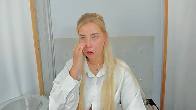 Snapshot of KristyHoney chatting on 02-26-25, 09:42 KristyHoney online show from 02-26-25, 09:42