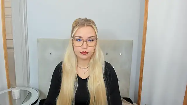 Snapshot of KristyHoney chatting on 03-07-25, 06:24 KristyHoney online show from 03-07-25, 06:24