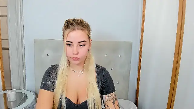 Snapshot of KristyHoney chatting on 03-09-25, 09:46 KristyHoney online show from 03-09-25, 09:46