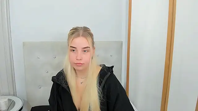 Snapshot of KristyHoney chatting on 03-16-25, 09:16 KristyHoney online show from 03-16-25, 09:16