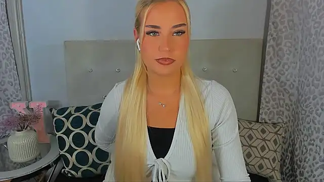 Snapshot of KristyHoney chatting on 06-06-26, 02:00 KristyHoney online show from 06-06-26, 02:00